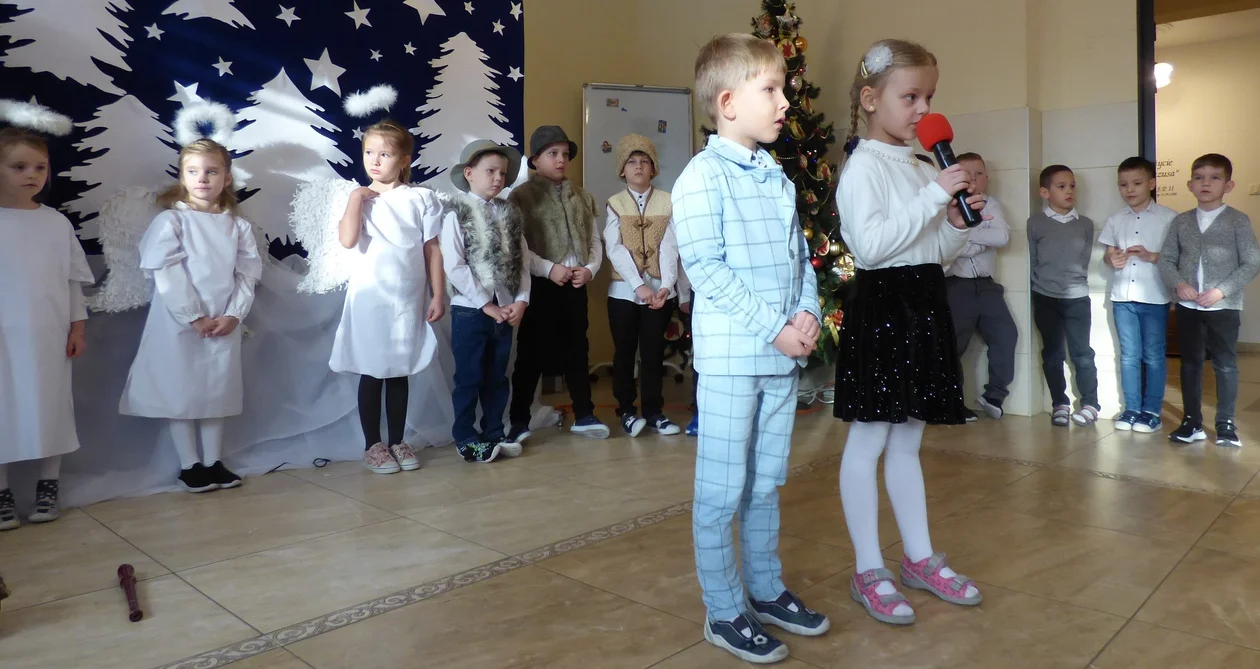 Przedszkolaki z „Baśniowego Dworku” pojechały do Aleksandrii z życzeniami dla seniorów