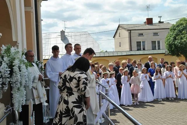 Opole Lubelskie: Trzecioklasiści ze Skokowa, Niezdowa i Łazisk już po I Komunii (ZDJĘCIA) - Zdjęcie główne