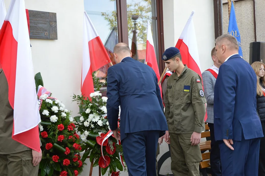 Odsłonięcie tablicy poświęconej zamordowanym Żydom z Opola Lubelskiego