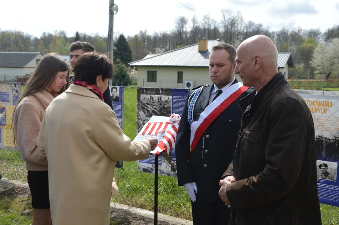 Posadzenie Dębu Pamięci ppor. rez. Stanisławowi Fabisiewiczowi w Zarzeczu