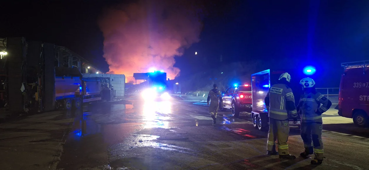 Paliła się sortownia na Lubelszczyźnie. Kazali zamykać okna nawet w sąsiednim powiecie
