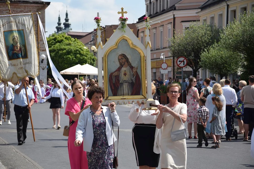 Biała Podlaska: Procesja Bożego Ciała na placu Wolności