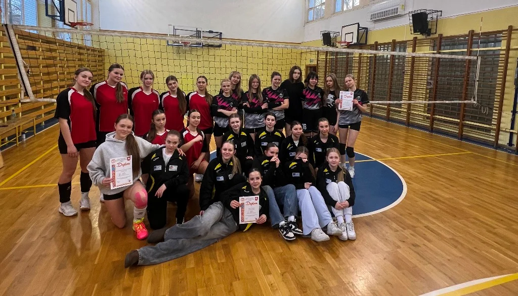 Sukces siatkarek z II LO. Na podium na zawodach rejonowych (zdjęcia) - Zdjęcie główne