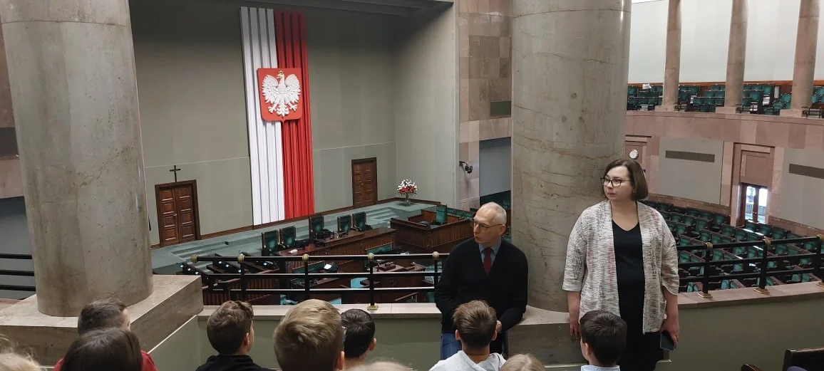 Poseł Skwarek zaprosił młodzież z Trzebieszowa do Sejmu. Ciekawa wycieczka.