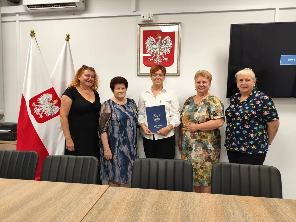 Dziesięć nauczycielek z awansem. Wójt Gminy Wilga wręczyła akty mianowania