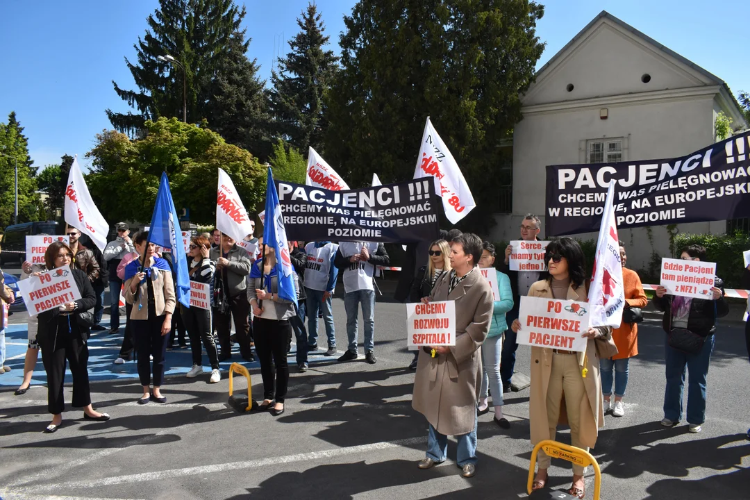 Manifestacja pracowników największego szpitala na Lubelszczyźnie