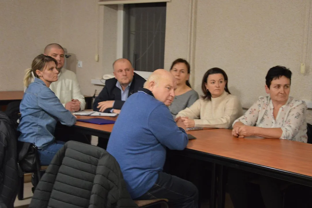 Spotkanie mieszkańców, radnych, władz powiatu i gminy Karczmiska w sprawie przebudowy drogi powiatowej Głusko - Wolica