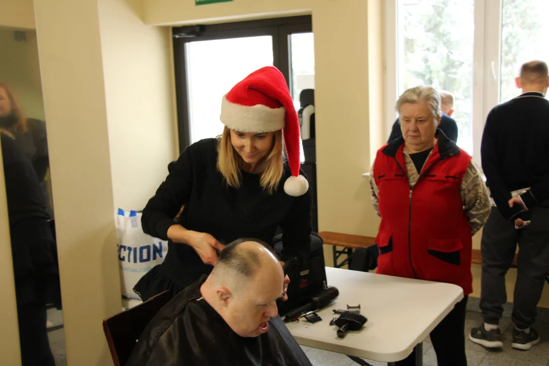 Mikołajkowa akcja fryzjerów w Domu Pomocy Społecznej w Ryżkach