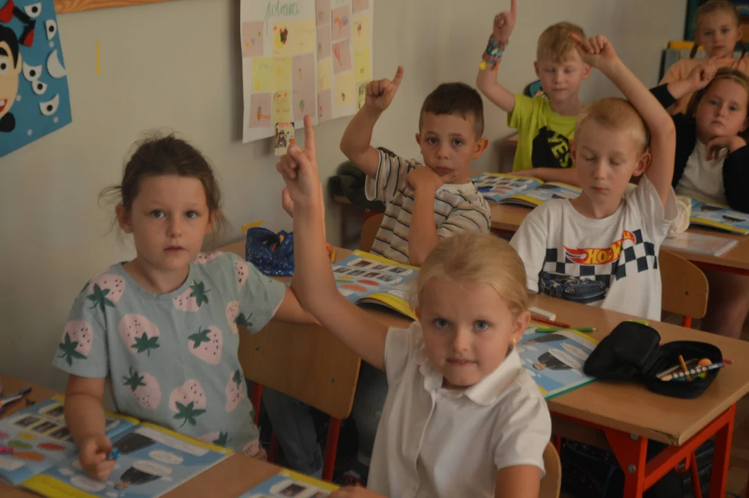 Prezentacja uczniów z pierwszej klasy w SP nr 3 im. Jana Brzechwy w Puławach