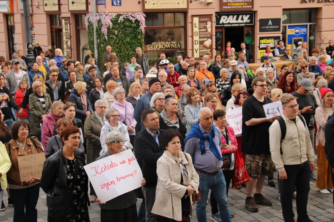 "Ani jednej więcej". Protest w Lublinie po śmierci ciężarnej Doroty