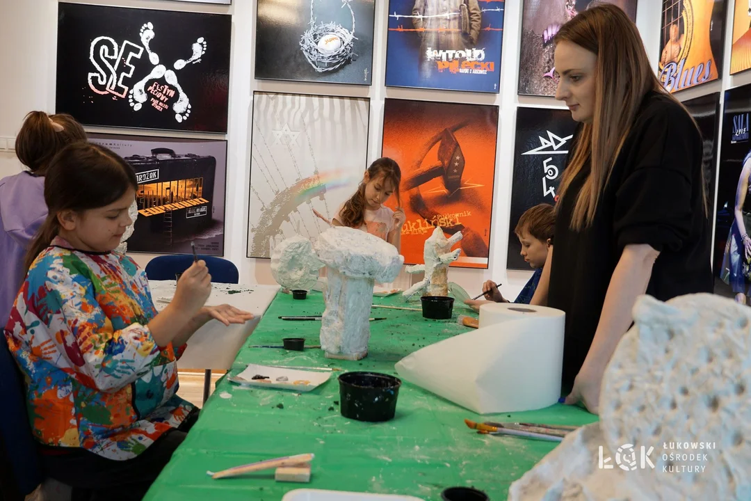 Ferie Zimowe ŁOK 2026 - Warsztaty rzeźby organicznej - Zdjęcie główne