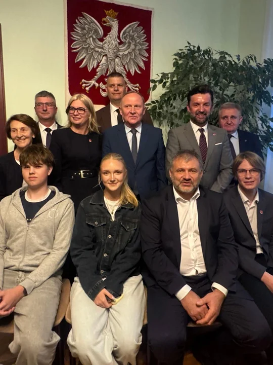 Żurek pomoże rozwiązać problem toksycznych odpadów w Garwolinie? Burmistrz przekazała ważne dokumenty - Zdjęcie główne
