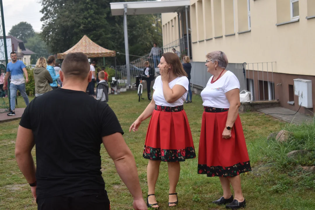 Zabawa i edukacja w jednym - tak wyglądał piknik "Bezpiecznie z Koziołkami" w Baranowie. ZOBACZ ZDJĘCIA