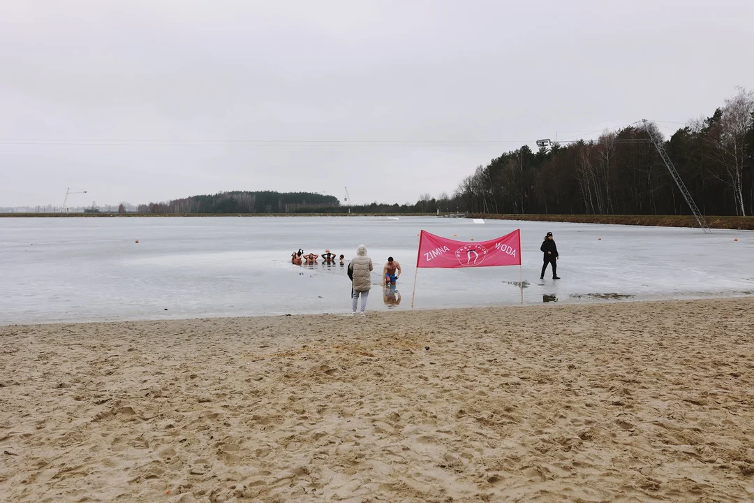 Morsowanie nad Zalewem Zimna Woda podczas WOŚP