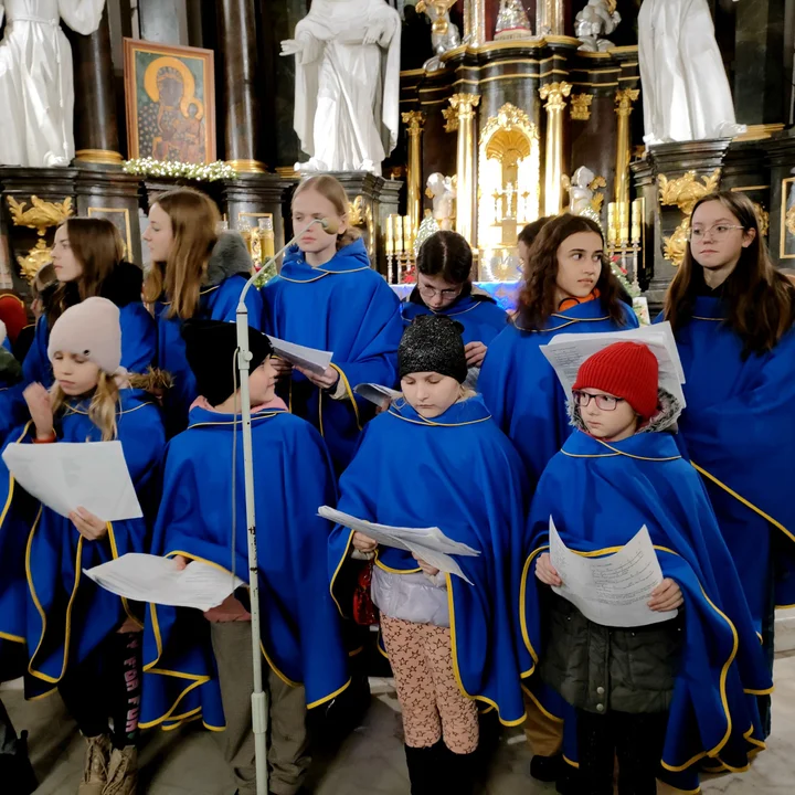 Schola „Promyczki” zaśpiewała kolędy i pastorałki (ZDJĘCIA)