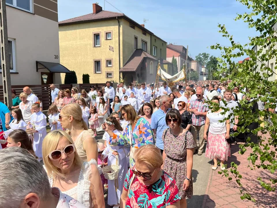 Procesja Bożego Ciała w parafii Matki Kościoła w Łukowie