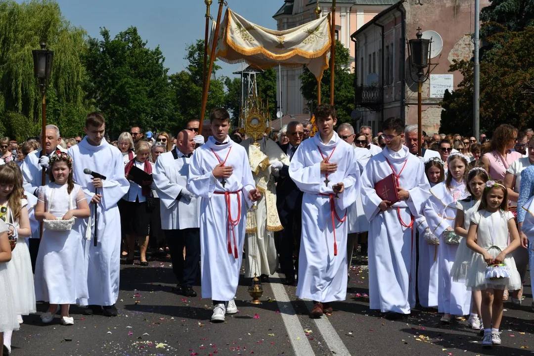Parafianie z parafii Podwyższenia Krzyża Świętego w Łukowie świętowali Boże Ciało [ZDJĘCIA] - Zdjęcie główne
