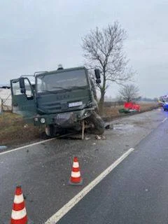 Lubelskie: Osobówka zderzyła się z wojskowym pojazdem