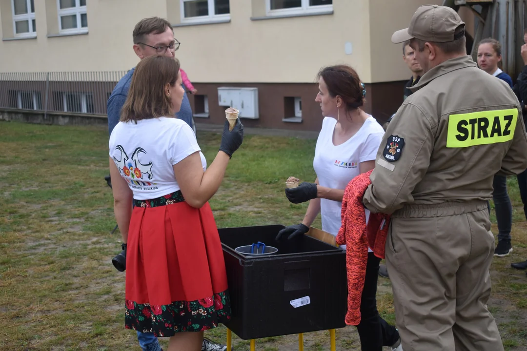 Zabawa i edukacja w jednym - tak wyglądał piknik "Bezpiecznie z Koziołkami" w Baranowie. ZOBACZ ZDJĘCIA