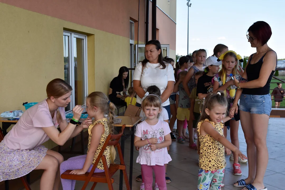 Kąkolewniczanie bawili się niebanalnie na kolejnym pikniku (ZDJĘCIA) - Zdjęcie główne