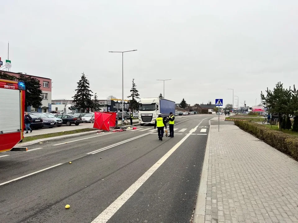 ŁUKÓW Policjanci ustalają okoliczności wypadku na ul. Przemysłowej. Pod tirem zginęła rowerzystka