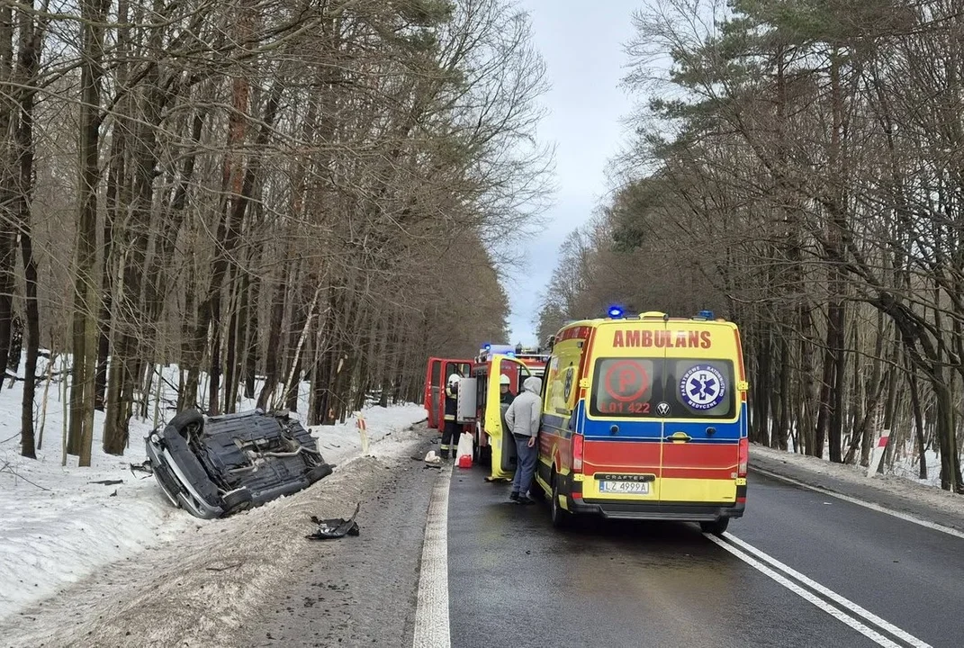 Niebezpiecznie na Ziemi Biłgorajskiej.  Groźne zderzenie,  dwie osoby trafiły do szpitala - Zdjęcie główne