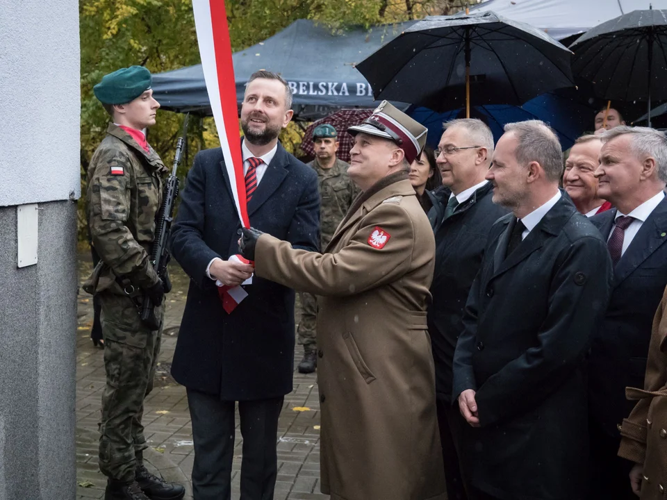Lublin: Nowy mural szpitala wojskowego. Minister obrony narodowej odsłonił malowidło