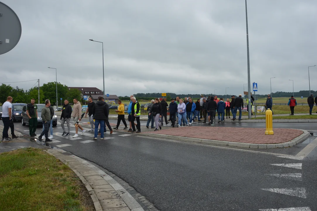 Protest producentów malin w Opolu Lubelskim. Dzień drugi