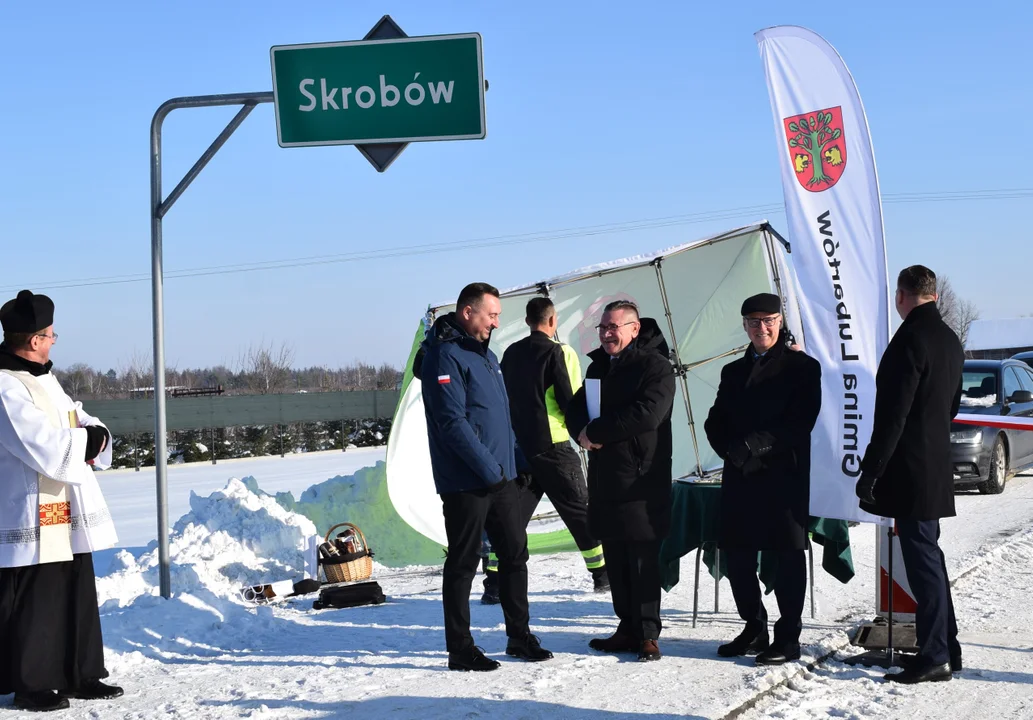 Otwarcie drogi w Skrobowie z latającym namiotem (zdjęcia) - Zdjęcie główne