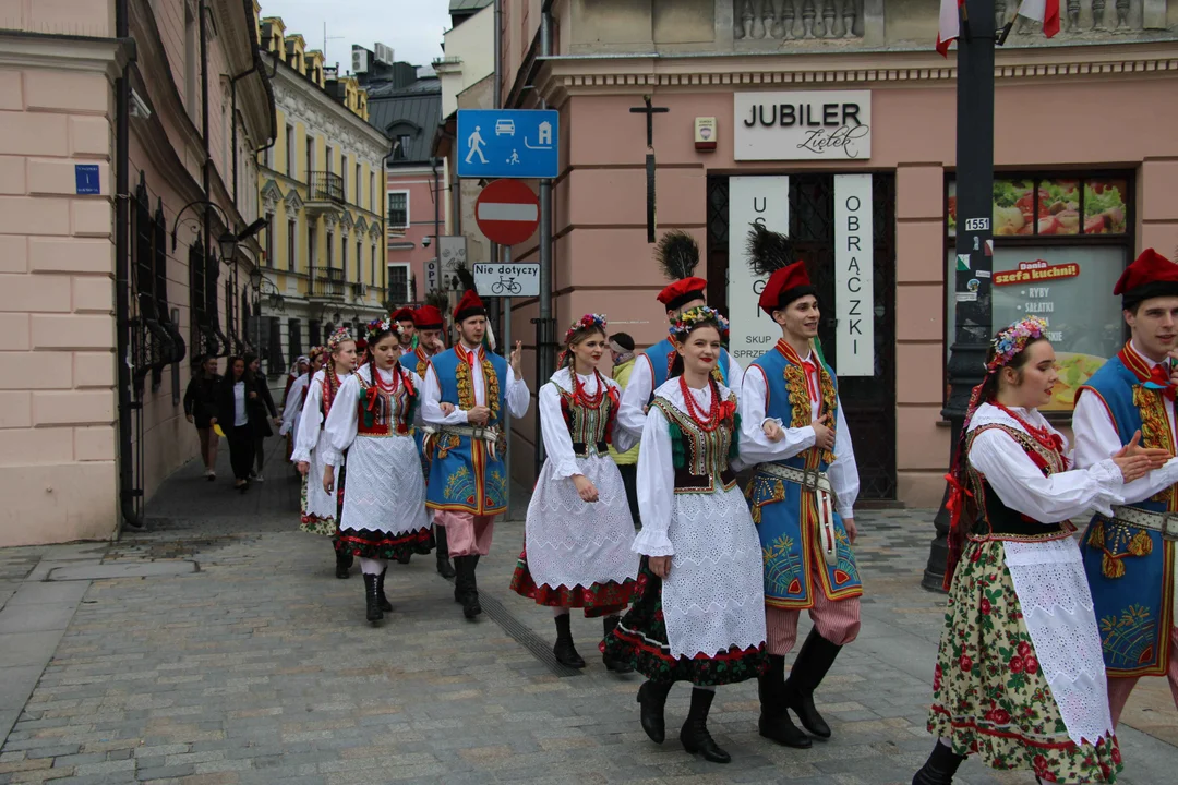 Obchody 3 maja w Lublinie. Mieszkańcy zatańczyli wspólnie Poloneza