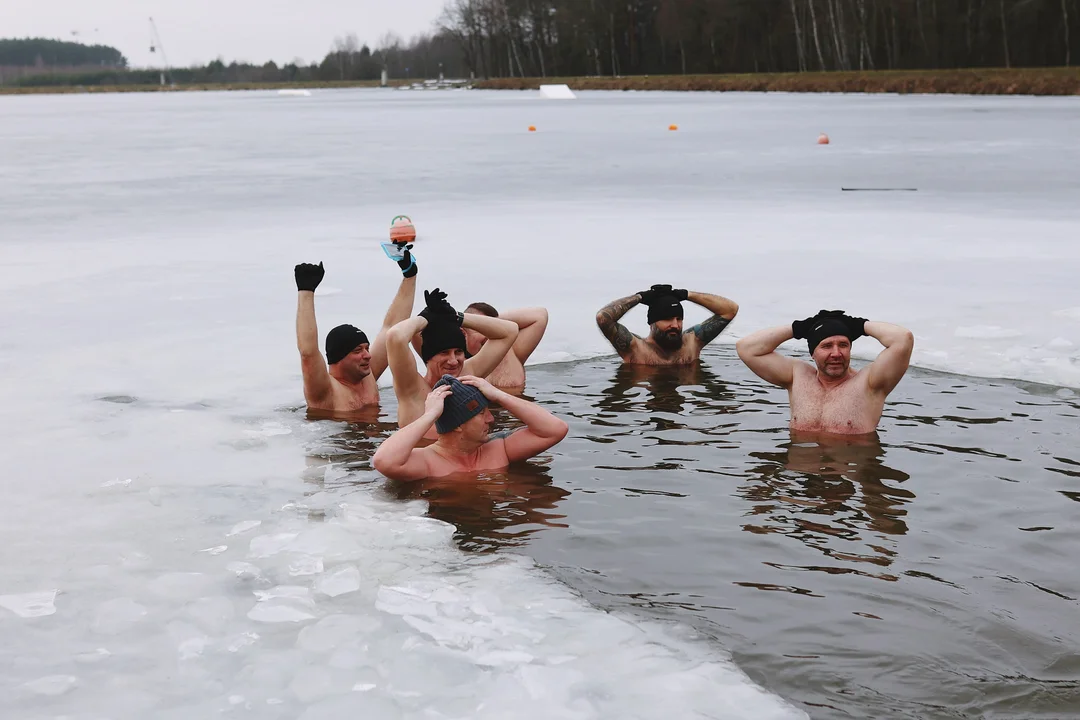 Morsowanie nad Zalewem Zimna Woda podczas WOŚP