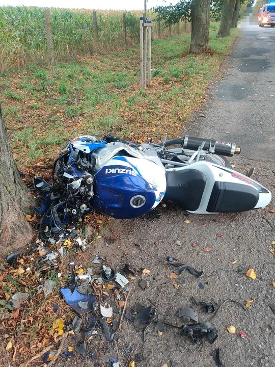 Powiat bialski: 19-letni motocyklista uderzył w drzewo. Zginął na miejscu