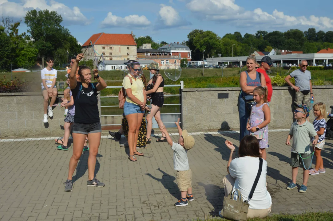 Dzień Baniek Mydlanych w Puławach (zdjęcia)