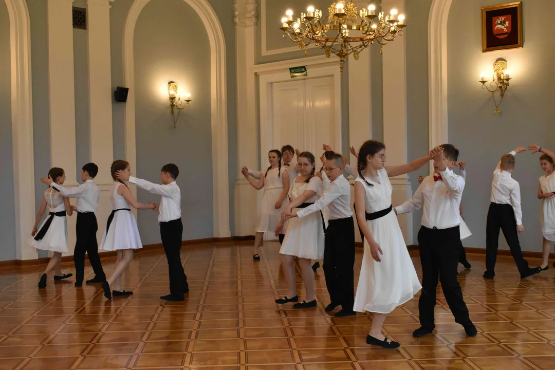 SP w Końskowoli waczy w konkursie "Piątka z narodowych"