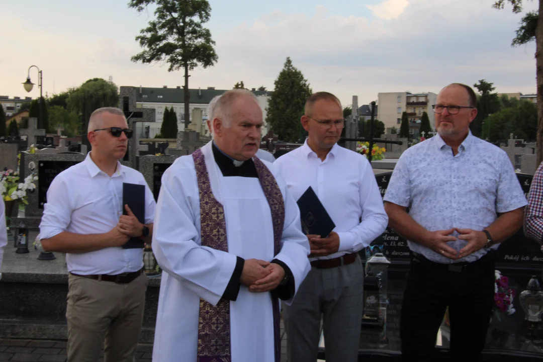 Nagrobek byłego burmistrza Łukowa Andrzeja Śledzia oficjalnie odsłonięty