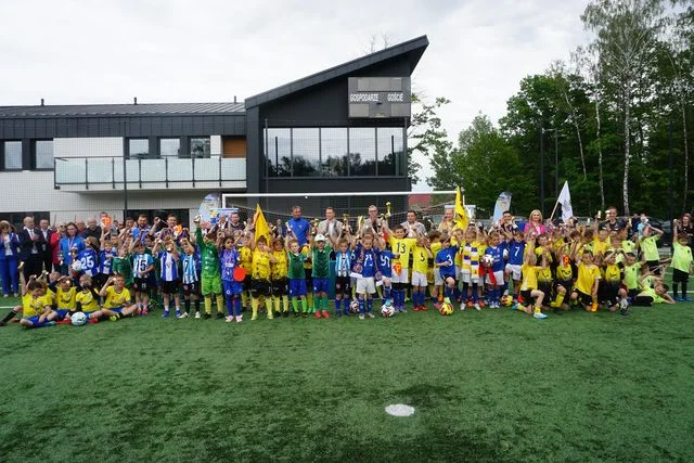 Poniatowa: Football Park już oficjalnie otwarty. Wielomilionowa inwestycja już służy sportowcom (foto) - Zdjęcie główne