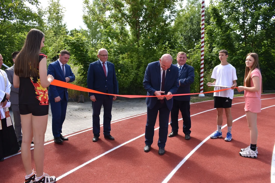 Otwarcie zmodernizowanych boisk w Kurowie