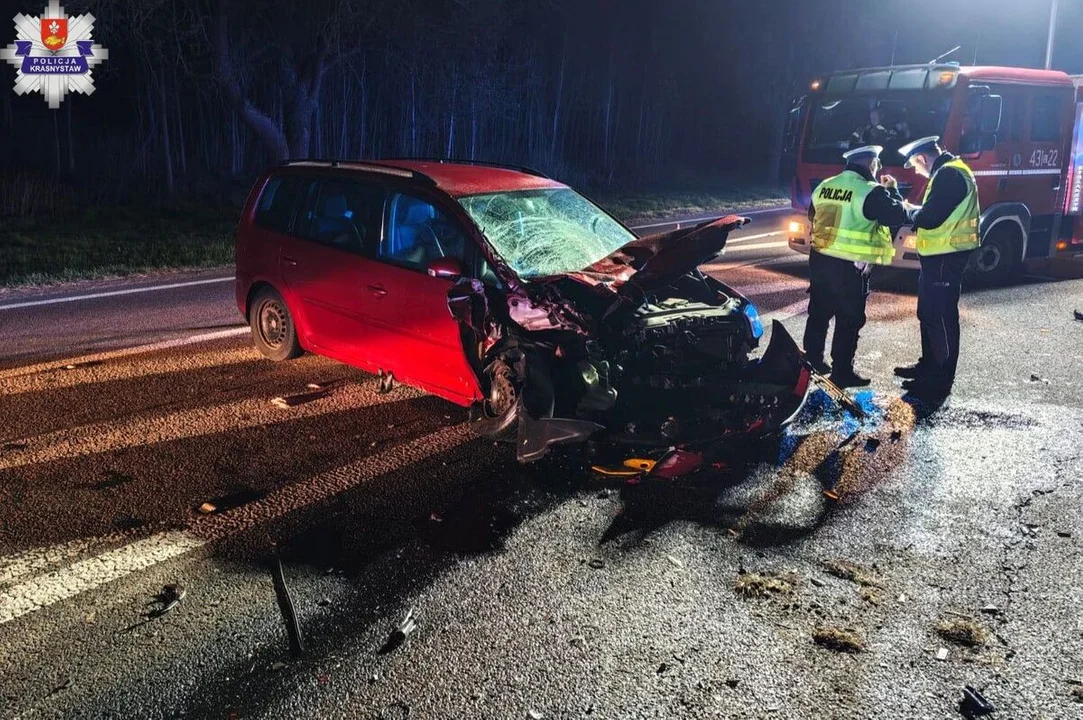 Lubelskie: Osobówka wjechała w ciągnik, trzy osoby w szpitalu. Policja podała szczegóły