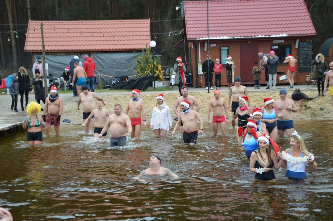 Rozpoczęcie sezonu morsowego nad zalewem w Janowicach