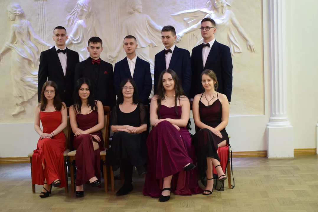 Studniówka Zespołu Szkół w Niemcach cz. 2