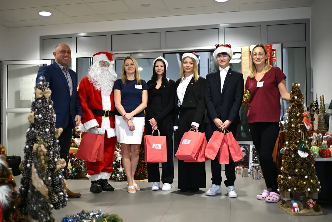 Mikołaj w SP ZOZ w Łukowie