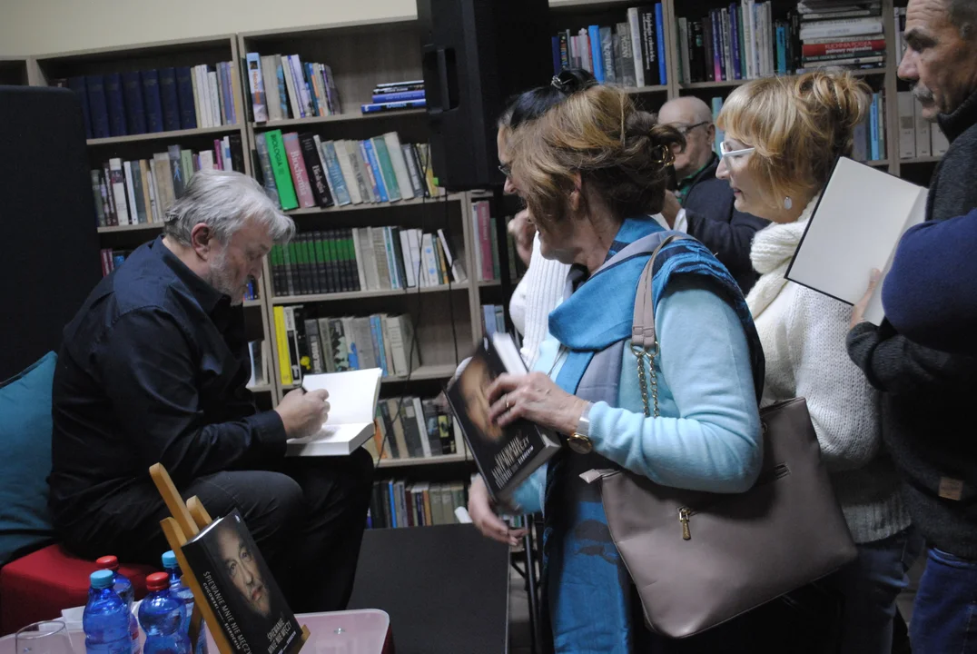 Krzysztof Cugowski w bibliotece w Lubartowie (zdjęcia) - Zdjęcie główne