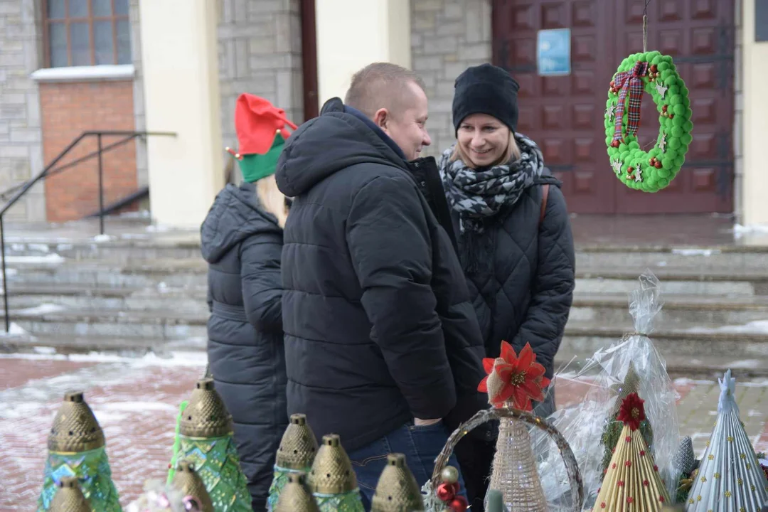 Koło Gospodyń Wiejskich w Zimnej Wodzie zaprosiło na kiermasz świąteczny na pomoc Marcie Ochnik