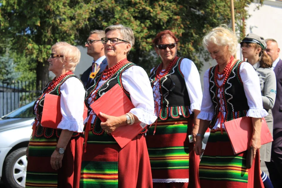 Korowód dożynkowy przeszedł ulicami Czemiernik (ZDJĘCIA) - Zdjęcie główne