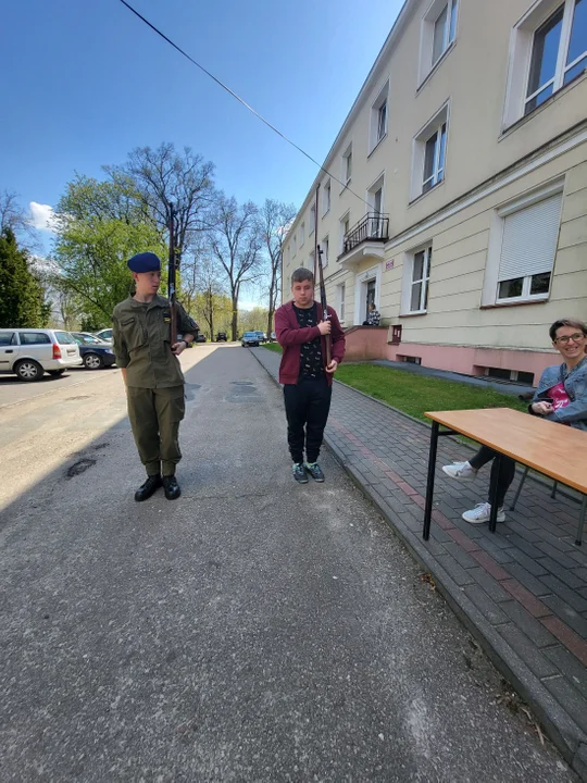 Dzień otwarty w Zespole Szkół w Radoryżu Smolanym (ZDJĘCIA) Goście mogli poćwiczyć strzelanie i musztrę