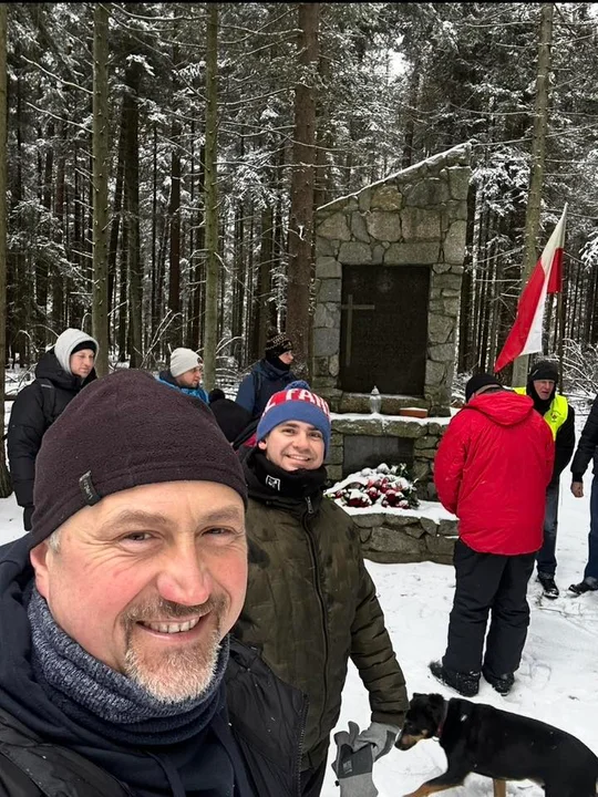 Motoweterani Łuków i HDK „Ostoja” przeszli przez Jatę śladami bohaterów Powstania Styczniowego