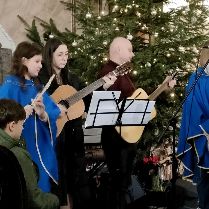 Schola „Promyczki” zaśpiewała kolędy i pastorałki (ZDJĘCIA)