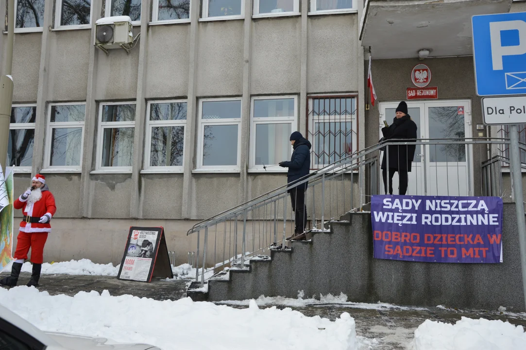 Protest przed Sądem Rejonowym w Opolu Lubelskim