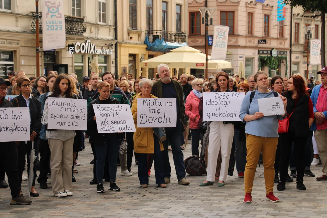 "Ani jednej więcej". Protest w Lublinie po śmierci ciężarnej Doroty