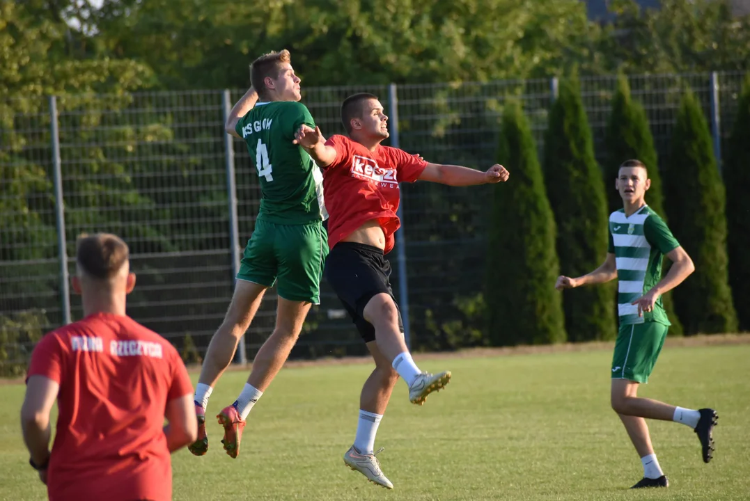 Pierwszy sparing Gromu przed startem w czwartej lidze. Zagrali z Krzną Rzeczyca (ZDJĘCIA) - Zdjęcie główne